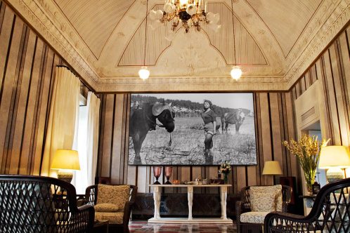 /Media/images/Product_Images/hotelreviews/coppola/salon.jpg />
                </div>
            }
            else
            {
                <div data-p=