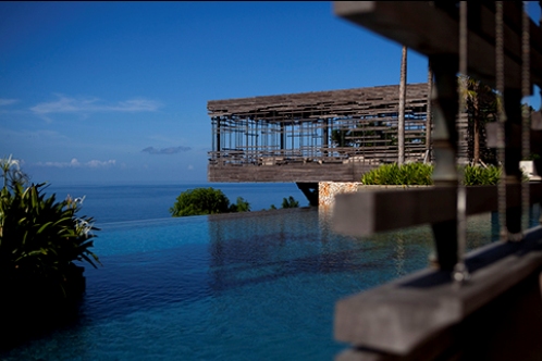 /Media/images/Product_Images/resort reports/uluwatu/pool.jpg />
                </div>
            }
            else
            {
                <div data-p=
